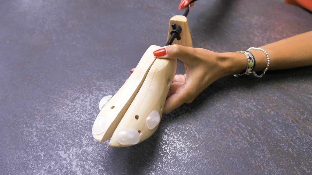 Genius Ideas GD-065500: 1 Piece Ladies Wooden Shoe Stretcher