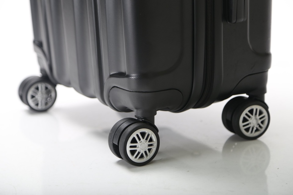 Royalty Line RL-LTS18706: Set of 3 Heavy-Duty Travel Suitcases