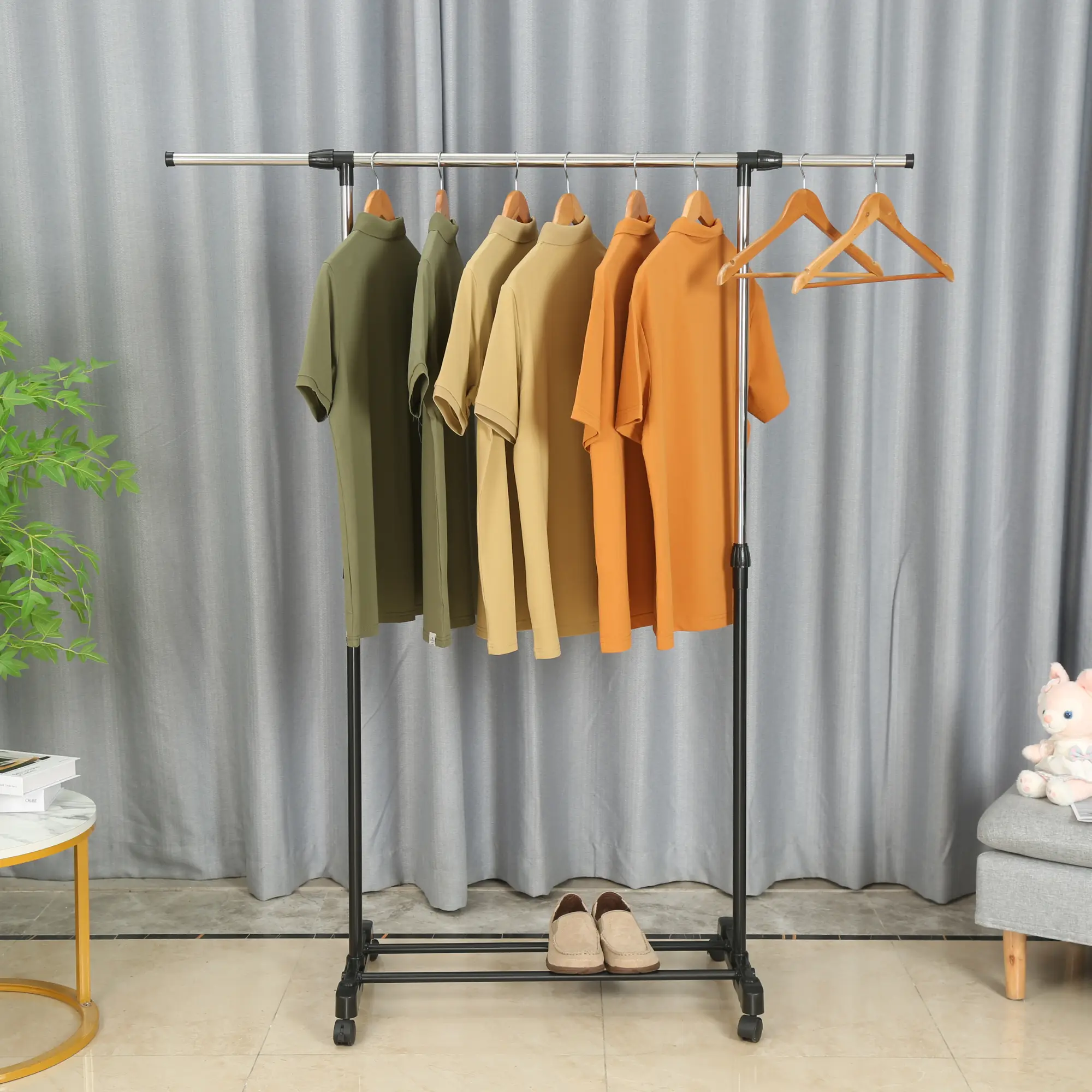 Herzberg HG-03268: Adjustable Single Rod Rolling Clothing Garment Rack