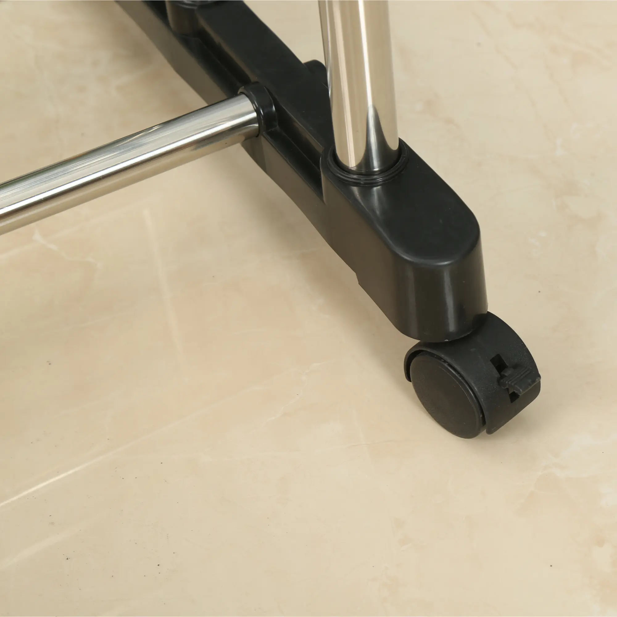 Herzberg HG-03268: Adjustable Single Rod Rolling Clothing Garment Rack